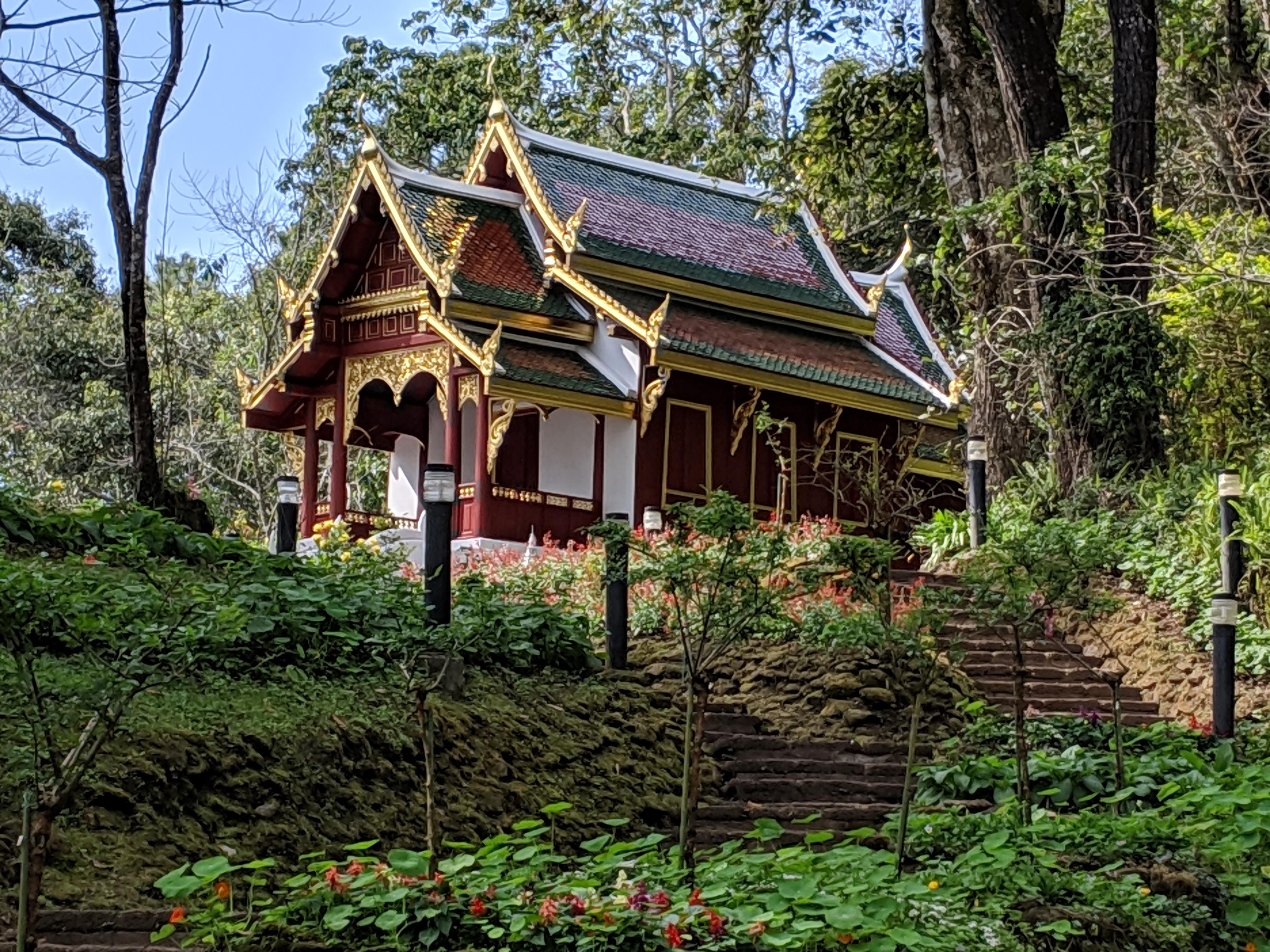 苏雷佛塔（Sule Pagoda · ဆူးလေစေတီတော်）
